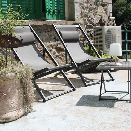 Studio Malou, Cuisine, Salle D'Eau, Terrasse Amenagee Olliergues Buitenkant foto