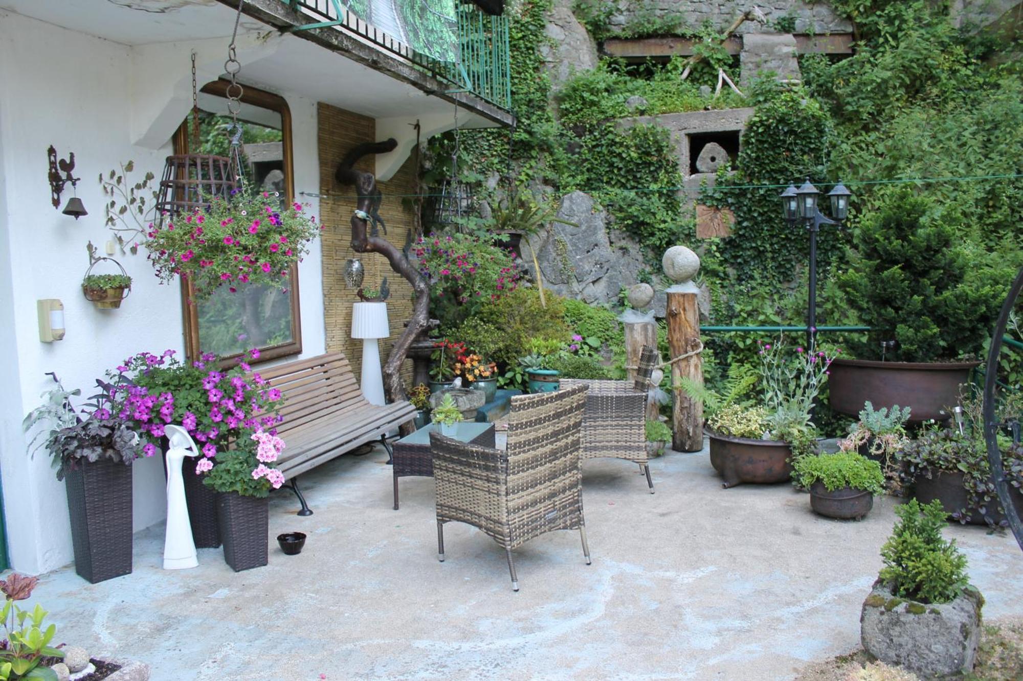 Studio Malou, Cuisine, Salle D'Eau, Terrasse Amenagee Olliergues Buitenkant foto