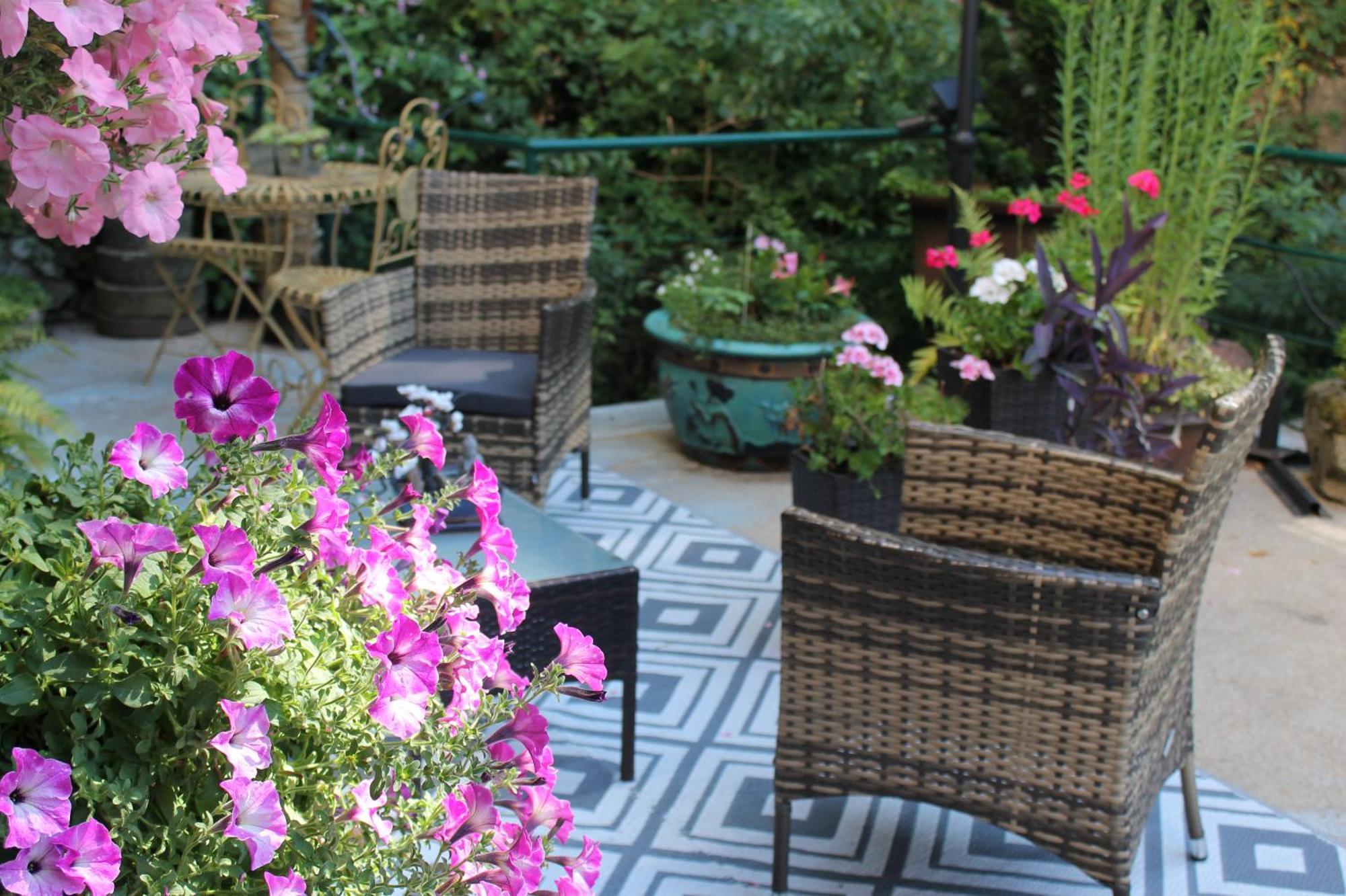 Studio Malou, Cuisine, Salle D'Eau, Terrasse Amenagee Olliergues Buitenkant foto