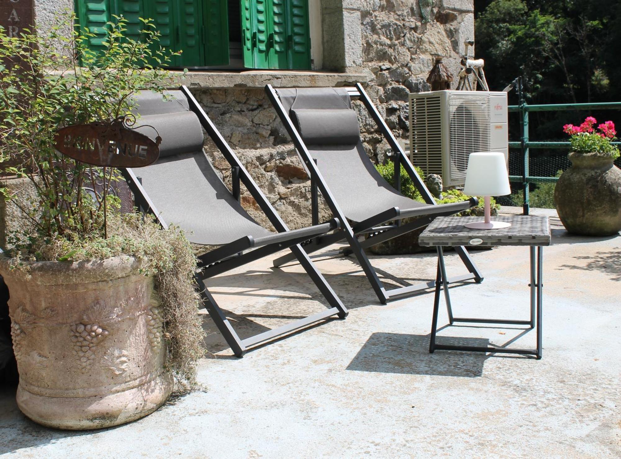 Studio Malou, Cuisine, Salle D'Eau, Terrasse Amenagee Olliergues Buitenkant foto