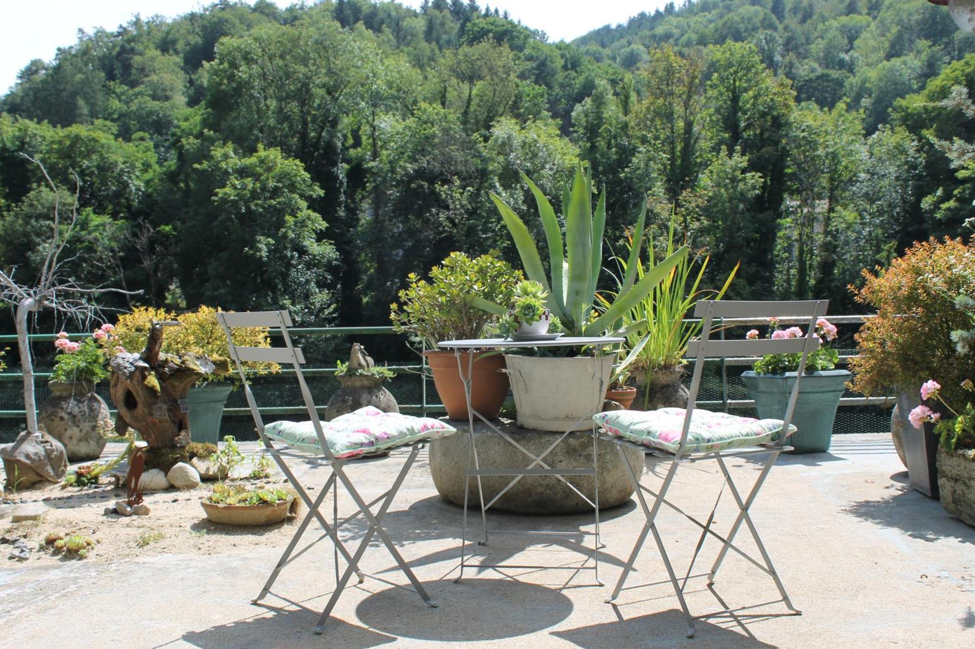 Studio Malou, Cuisine, Salle D'Eau, Terrasse Amenagee Olliergues Buitenkant foto